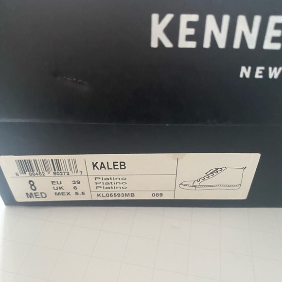 Kenneth Cole Gold sneakers! Fun and stylish sneakers - Picture 4 of 5